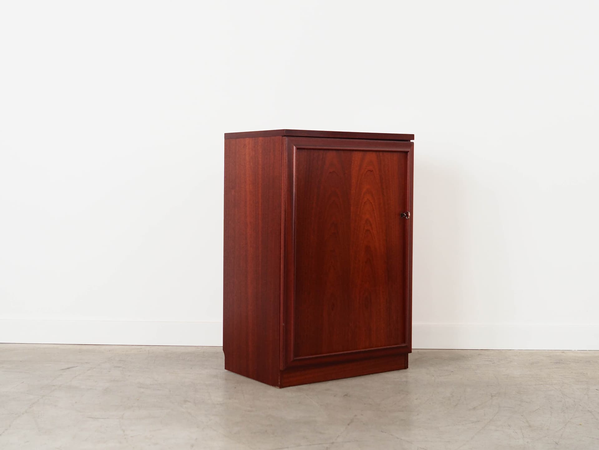 Cabinet, dark brown mahogany, Denmark, 1980s. - 130296