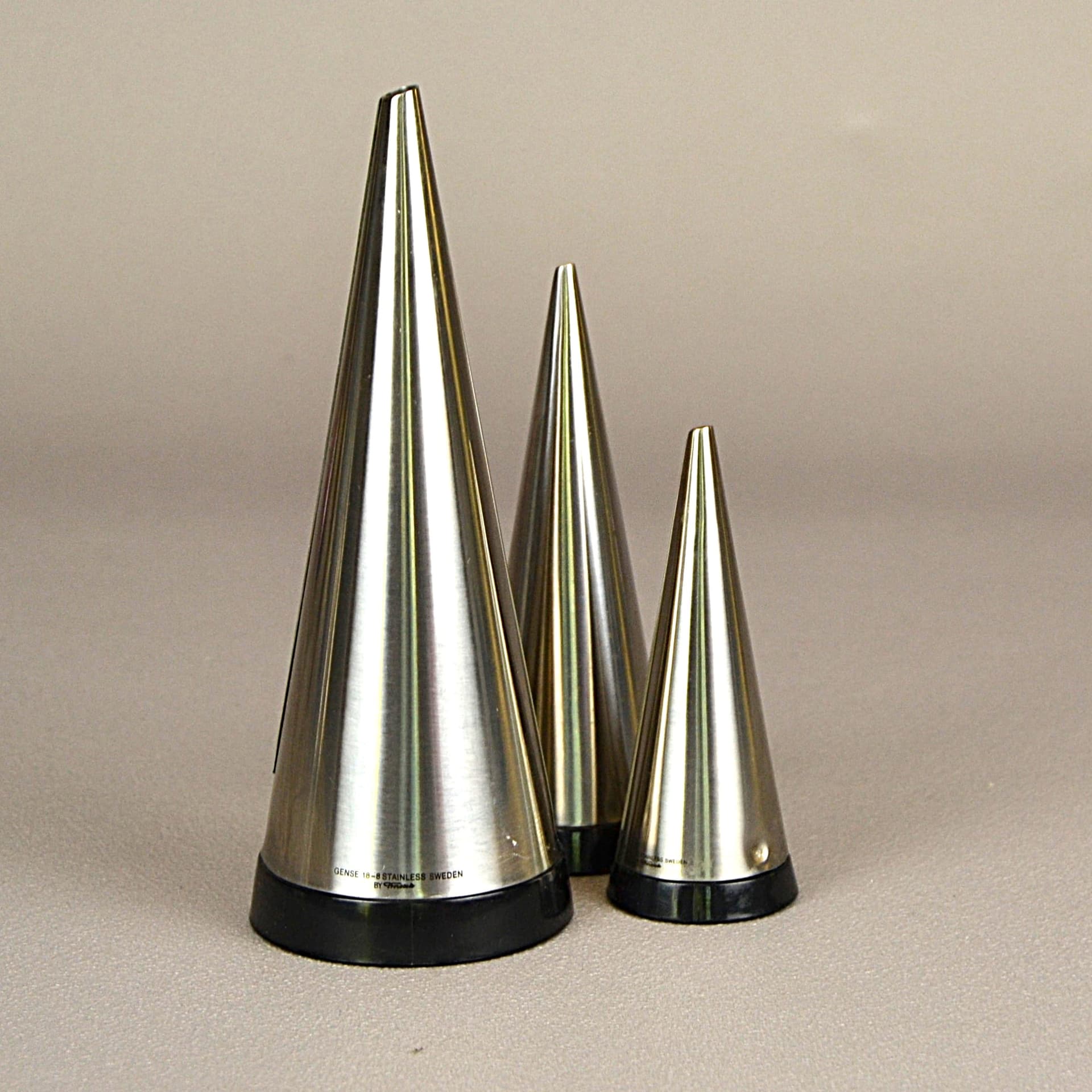 Zestaw trzech pojemników na przyprawy, srebrny, stal, proj. P. Forssell, Gense, Szwecja, lata 90. - 1071