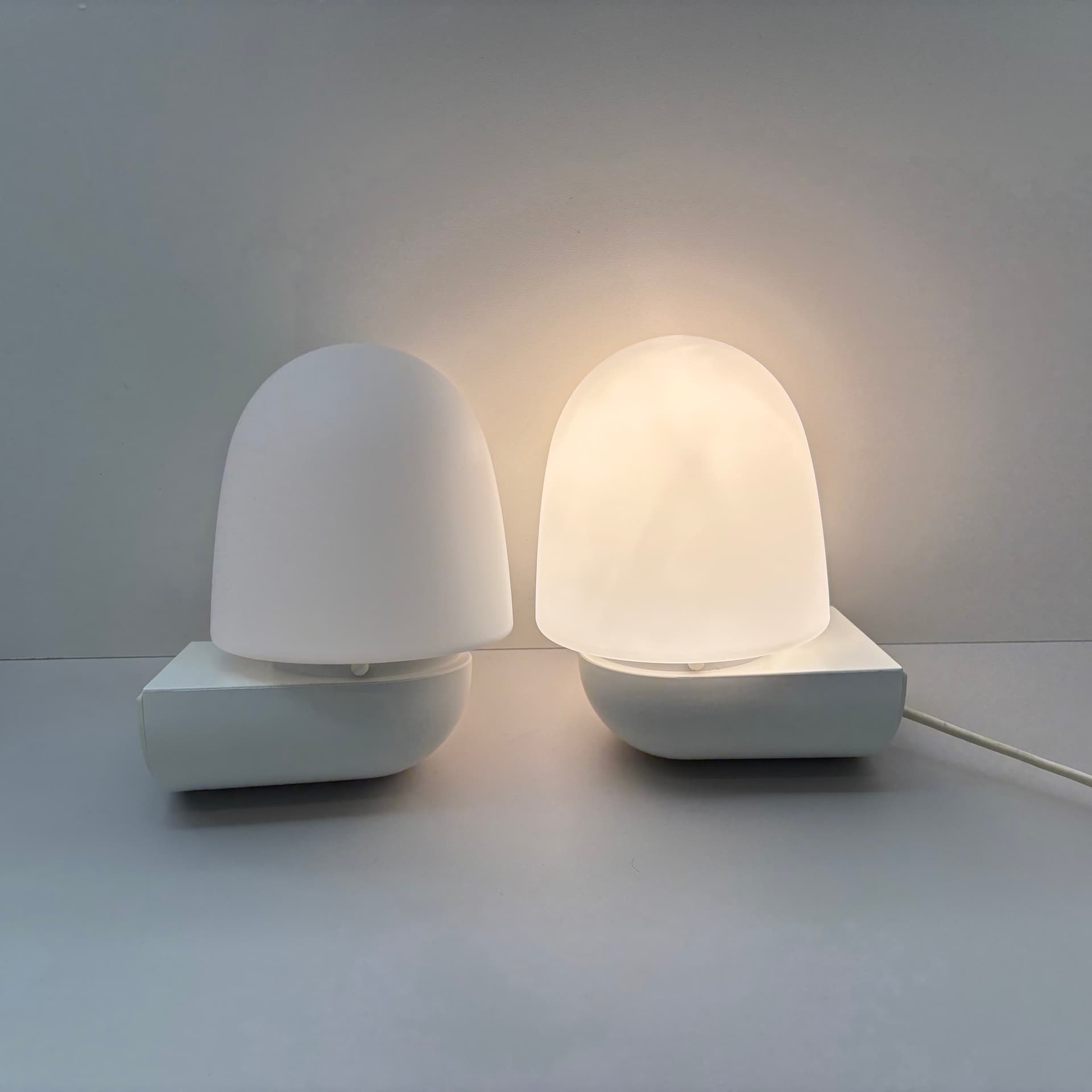 Para kinkietów Glashutte Limburg 3254, szkło opalowe białe, Niemcy, lata 80. - 130924