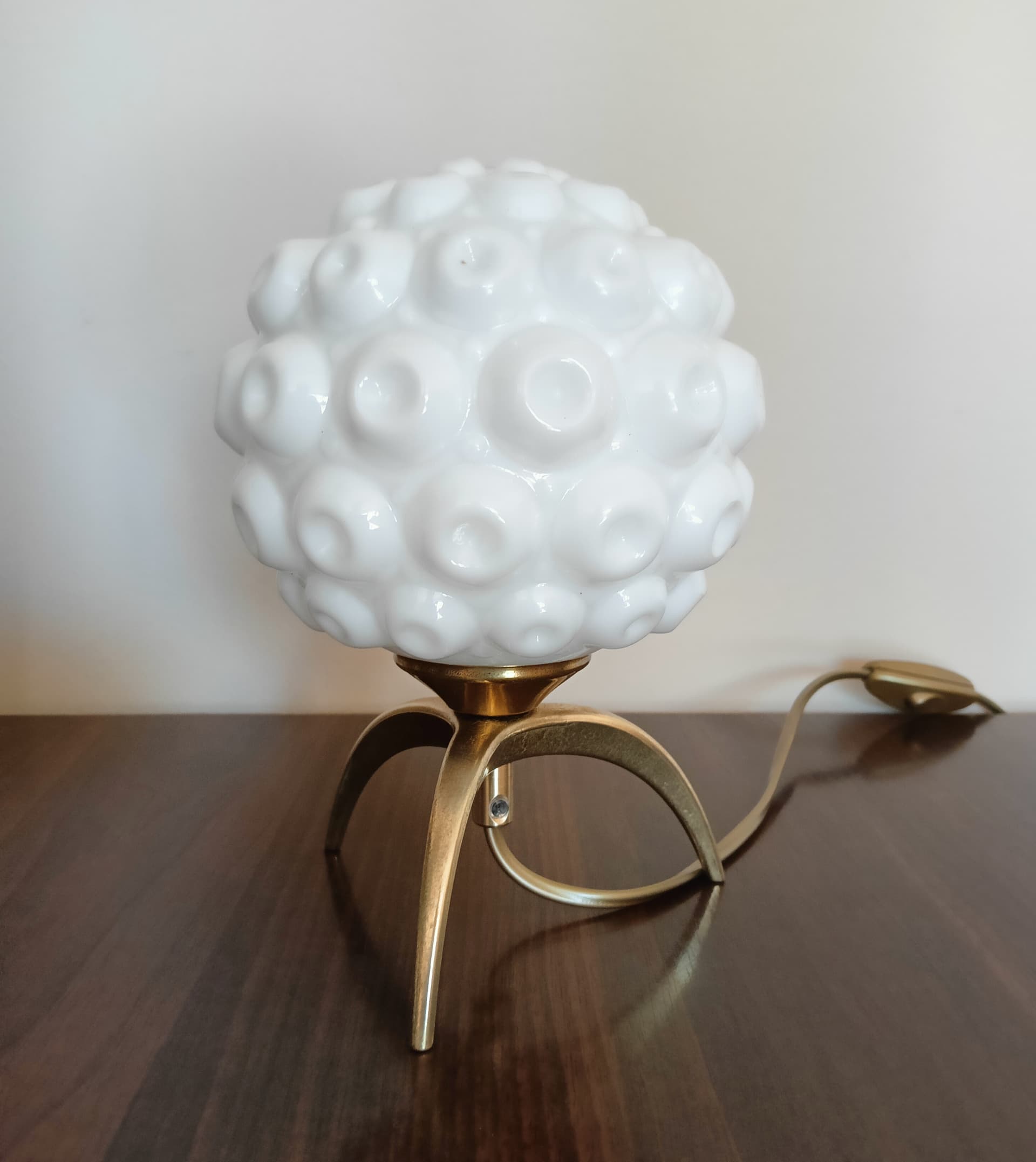 Para lamp stołowych Space Age, szkło mlecznobiałe, mosiądz złoty, Włochy, lata 70. - 131483