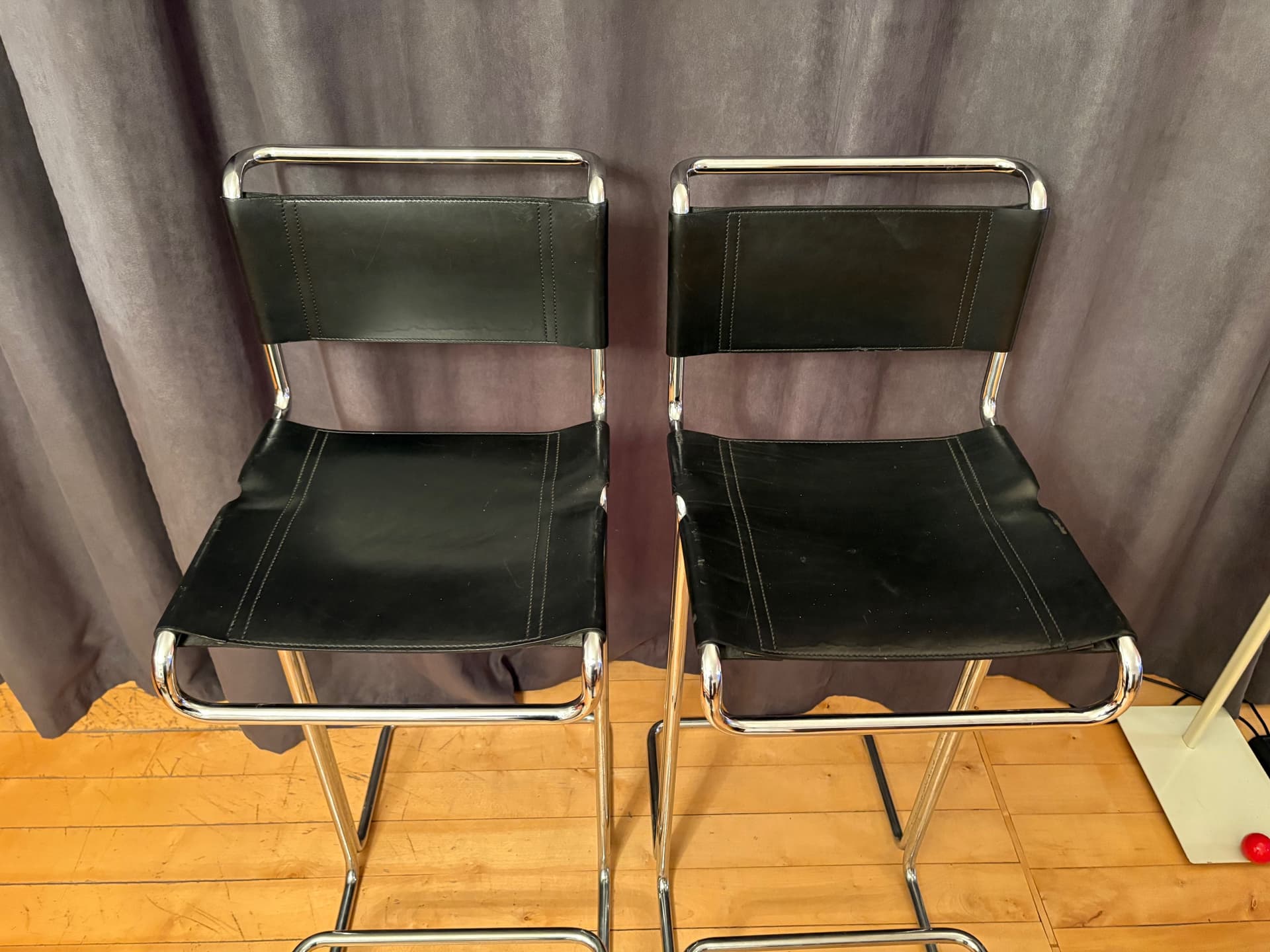 Para krzeseł barowych Linea Veam, skóra naturalna czarna, stal chromowana, Włochy, lata 80. - 131796