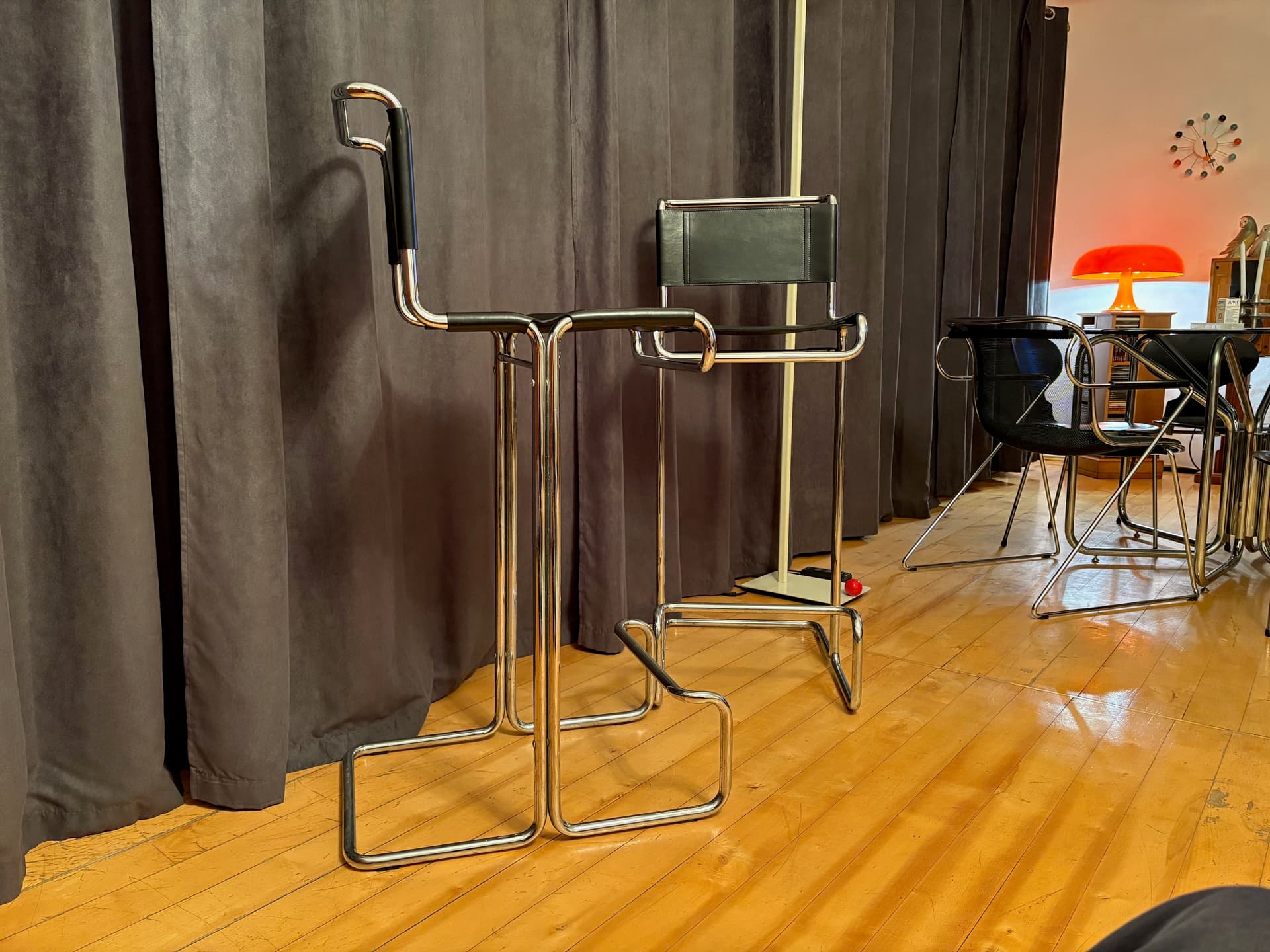 Para krzeseł barowych Linea Veam, skóra naturalna czarna, stal chromowana, Włochy, lata 80. - 131790