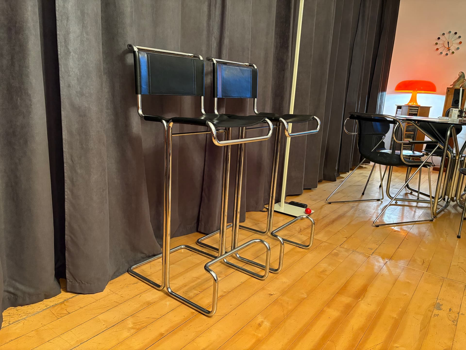 Para krzeseł barowych Linea Veam, skóra naturalna czarna, stal chromowana, Włochy, lata 80. - 131795