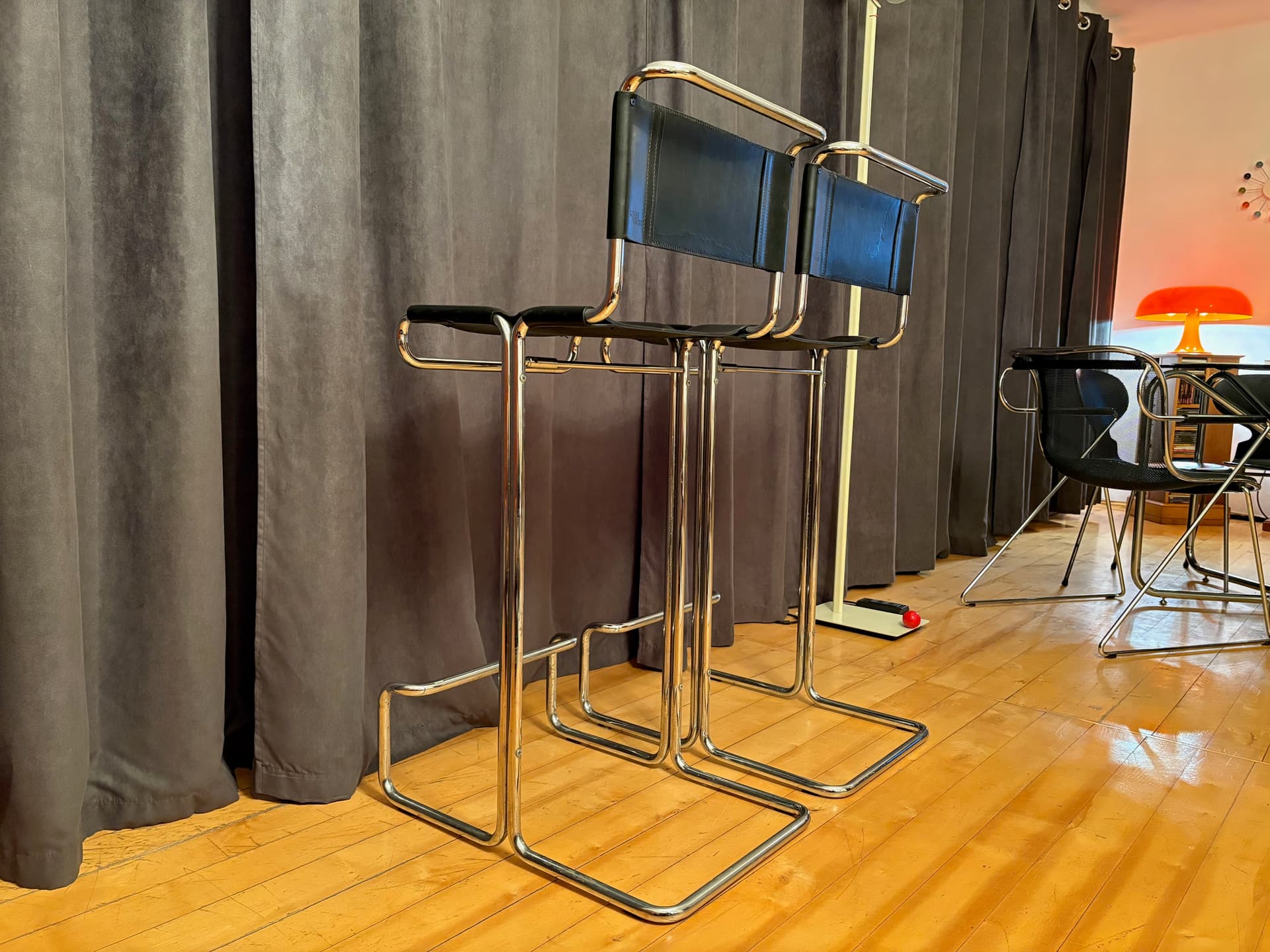 Para krzeseł barowych Linea Veam, skóra naturalna czarna, stal chromowana, Włochy, lata 80. - 131798