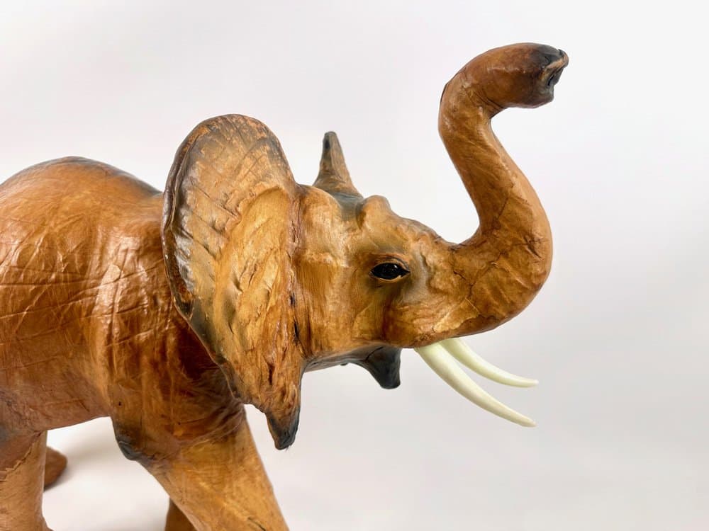 Figura słonia, brązowy, skóra naturalna papier, Indonezja, lata 80. - 149579