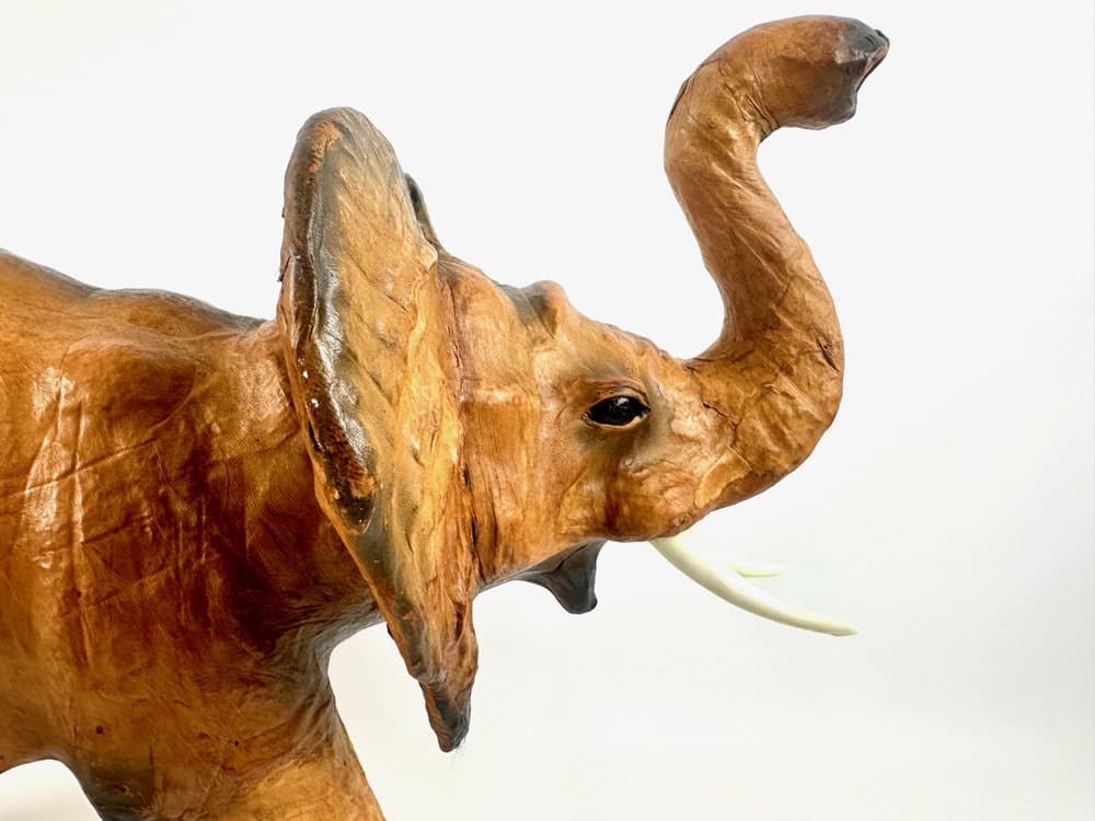 Figura słonia, brązowy, skóra naturalna papier, Indonezja, lata 80. - 149584