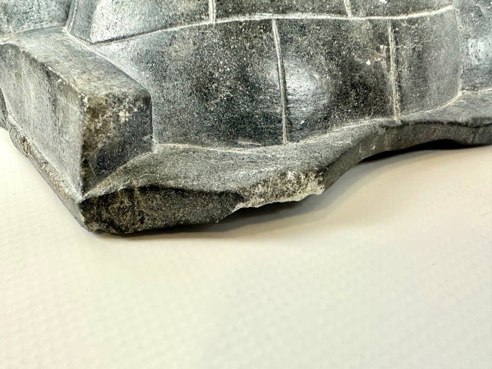 Rzeźba kobiety Inuit, szary steatyt, art. A. Markossie, Kanada, lata 70. - 149833