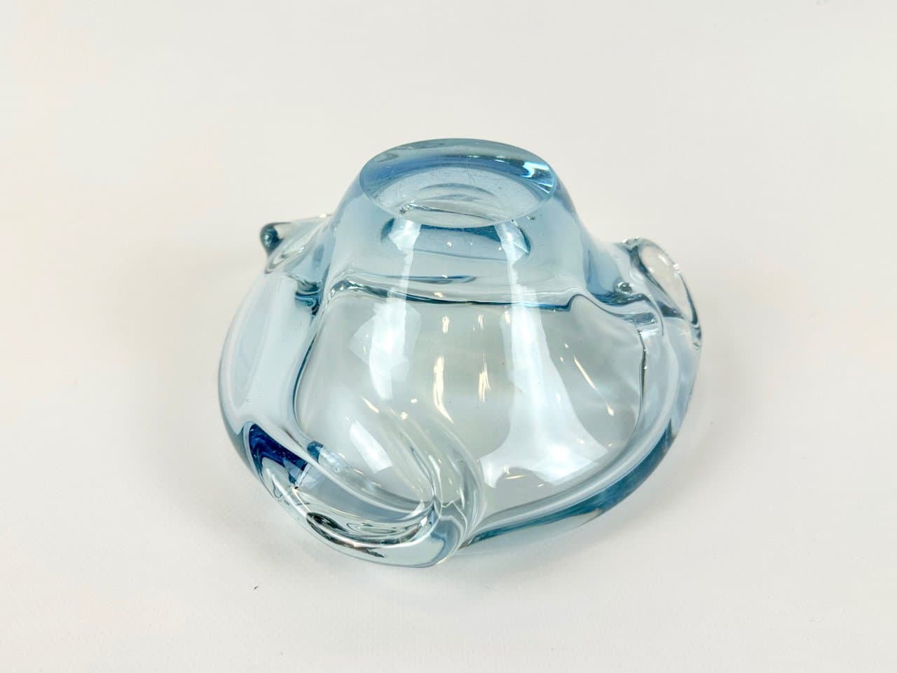 Popielniczka, błękitny, szkło, proj. J. Hospodka, Czechy, lata 60. - 149923