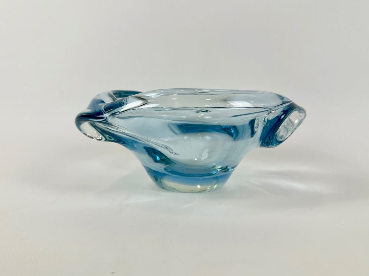 Popielniczka, błękitny, szkło, proj. J. Hospodka, Czechy, lata 60. - 149919