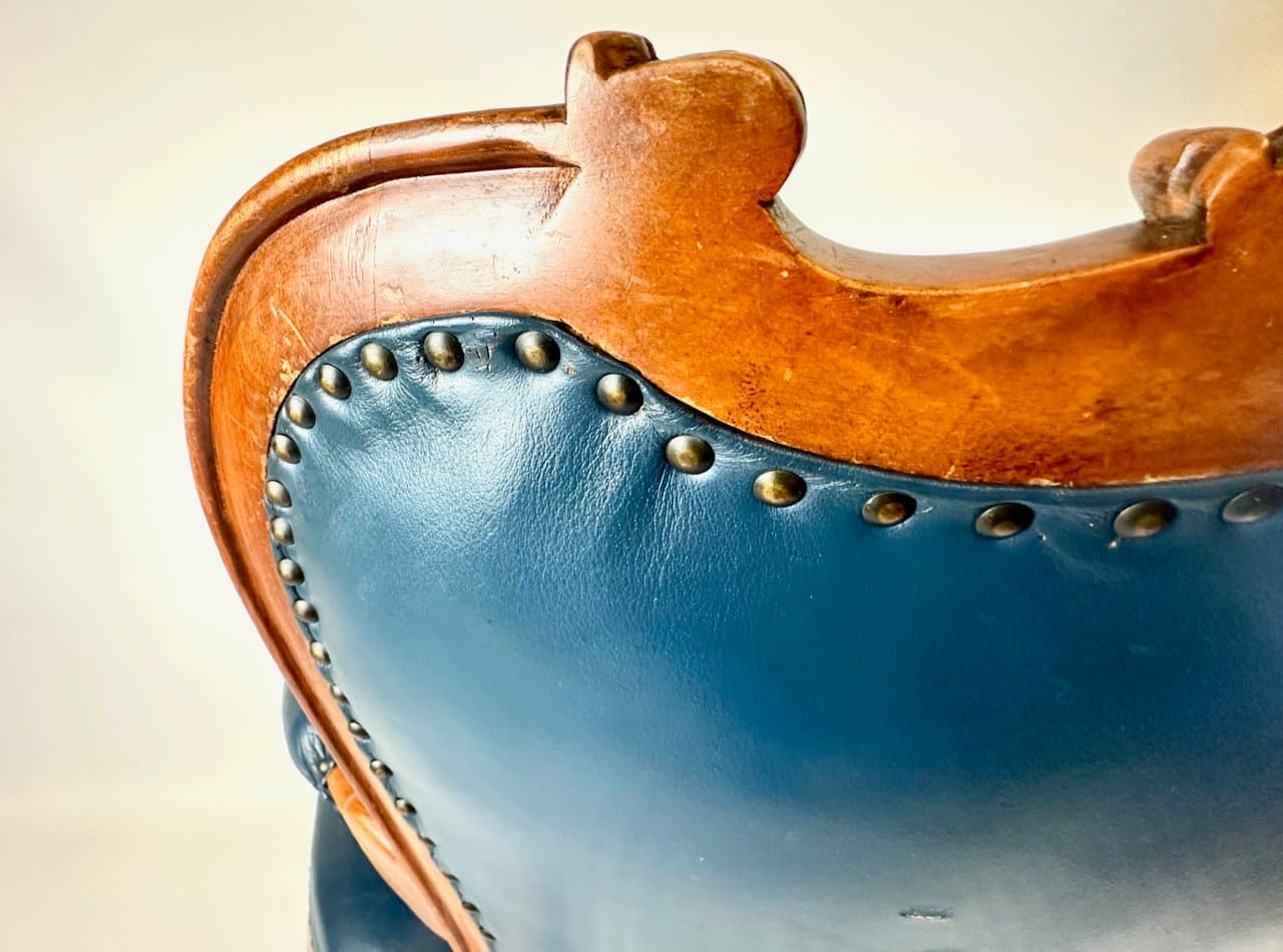 Armchair, blue leather, walnut, France, 19th c. - 150061