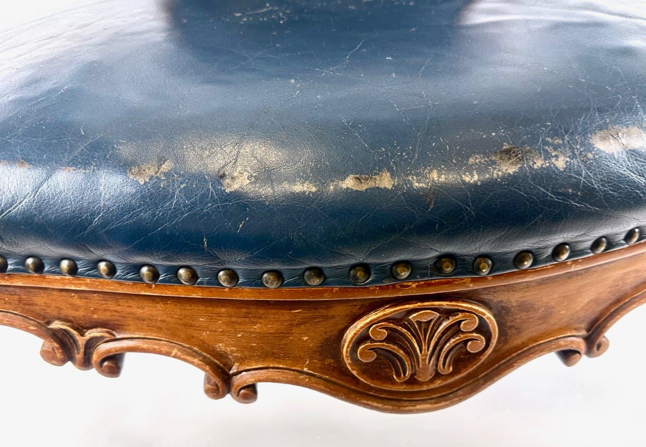 Armchair, blue leather, walnut, France, 19th c. - 150062