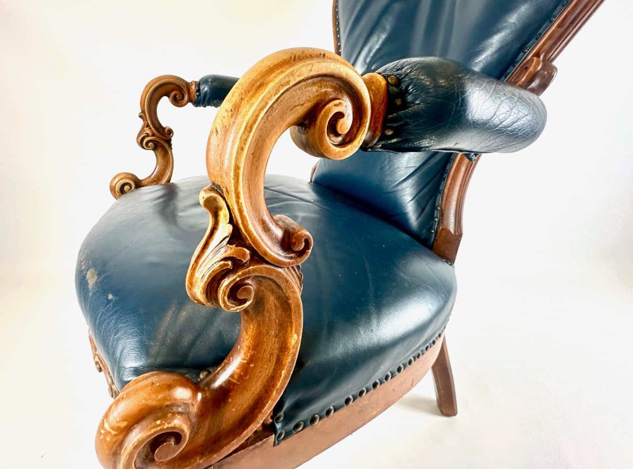 Armchair, blue leather, walnut, France, 19th c. - 150059