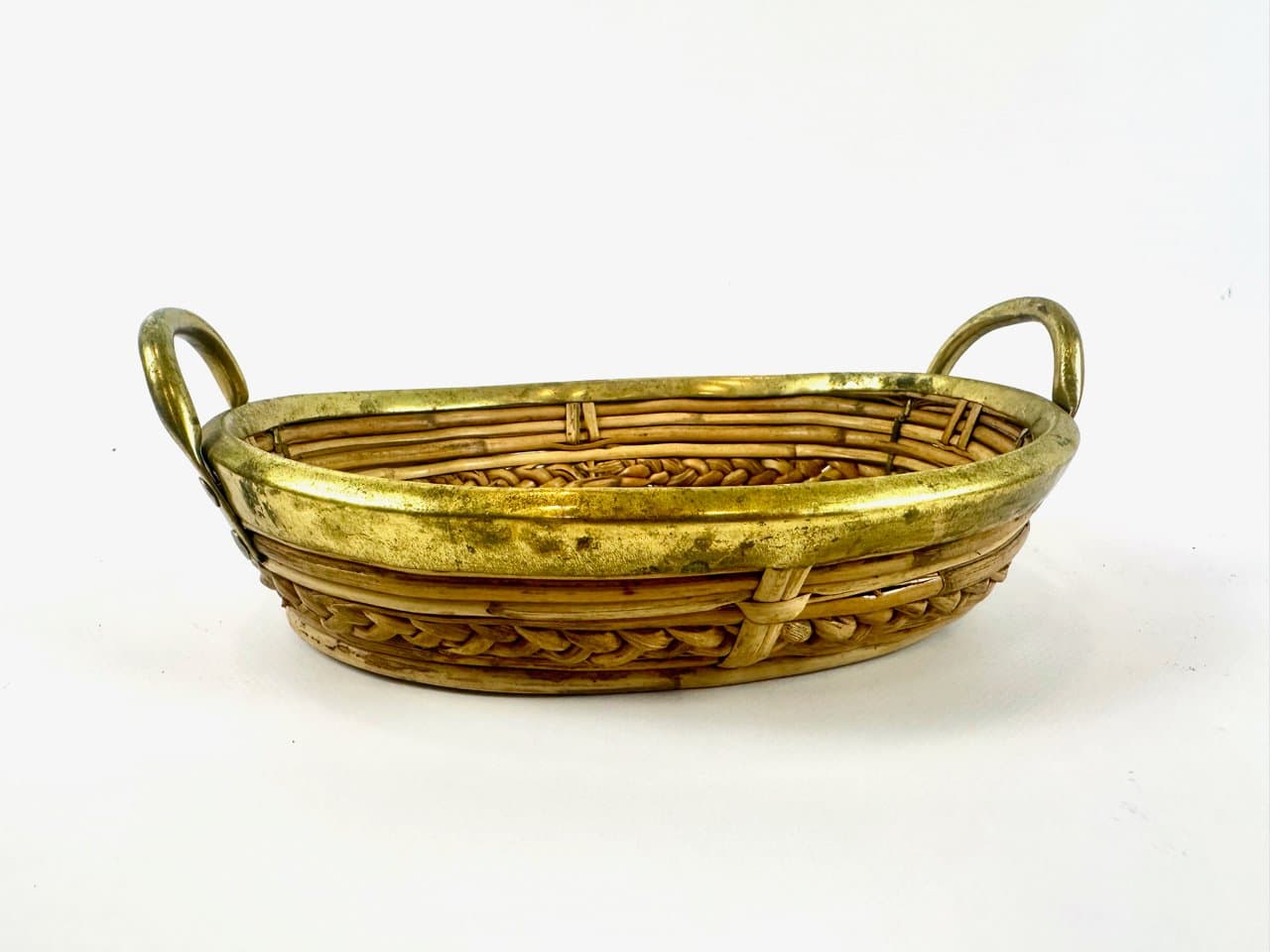 Basket centerpiece, blonde rattan, brass, Italy, 1960s. - 150177