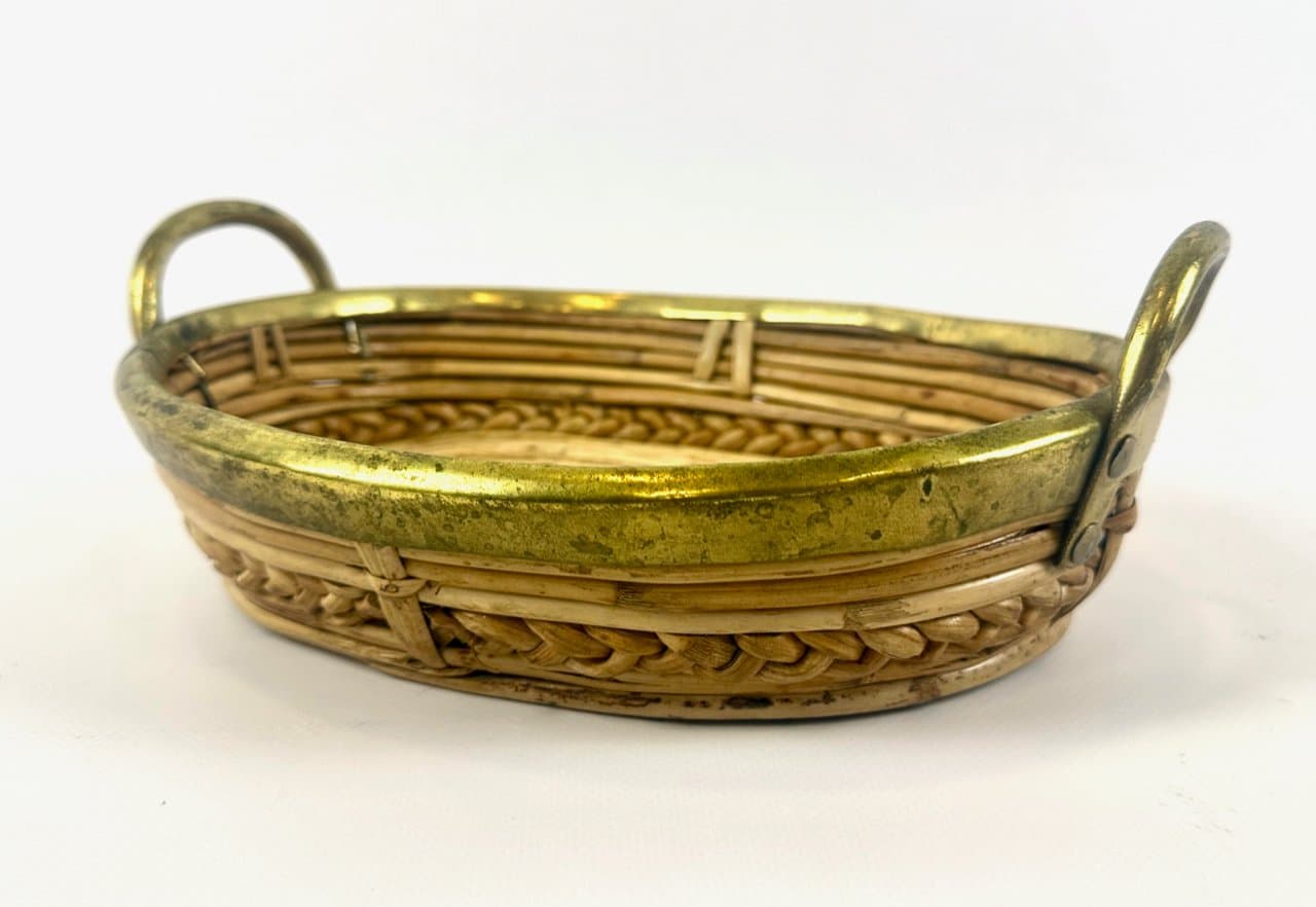 Basket centerpiece, blonde rattan, brass, Italy, 1960s. - 150175