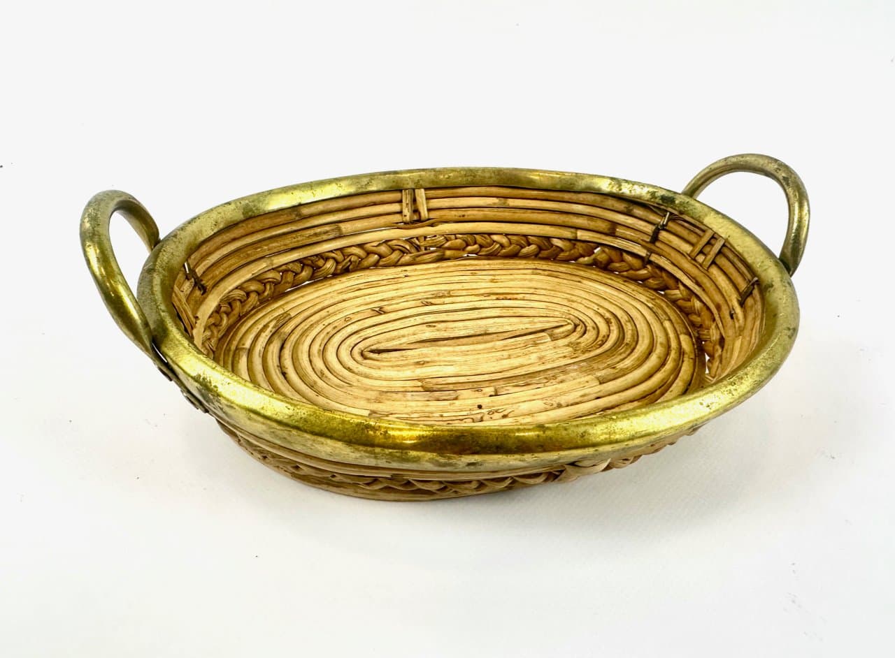 Basket centerpiece, blonde rattan, brass, Italy, 1960s. - 150172