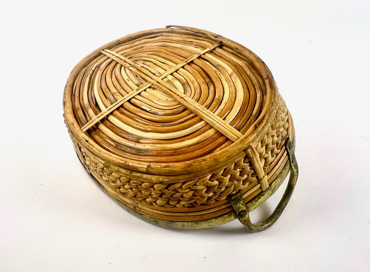 Basket bowl, beige, rattan bamboo, brass, Italy, 1960s. - 150181