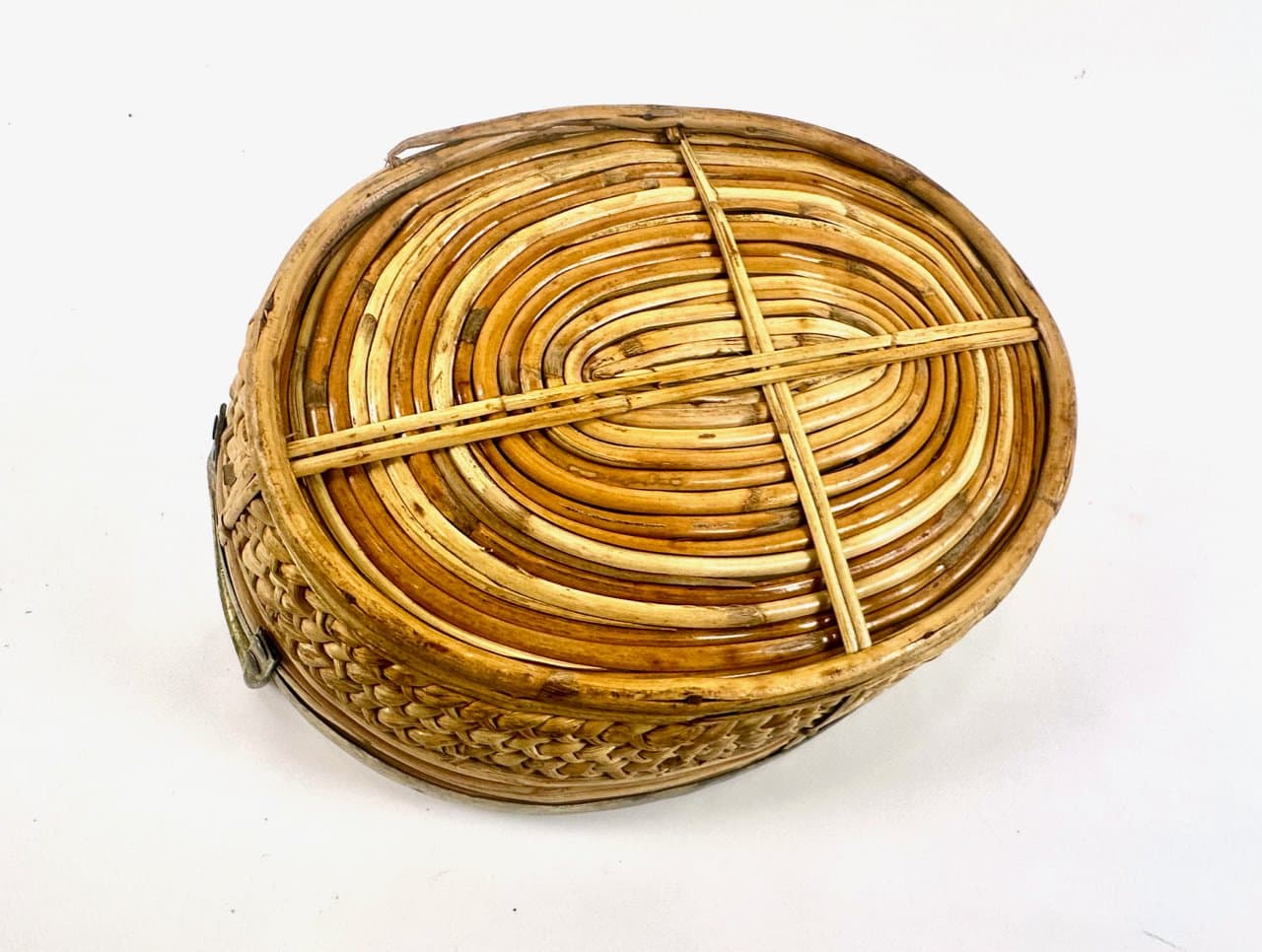 Basket bowl, beige, rattan bamboo, brass, Italy, 1960s. - 150182