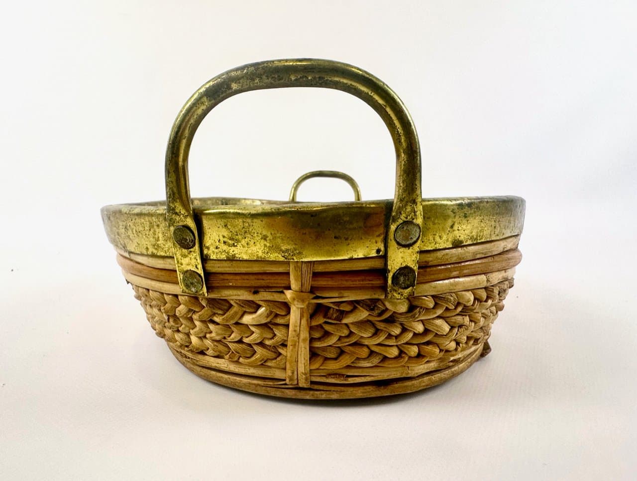 Basket bowl, beige, rattan bamboo, brass, Italy, 1960s. - 150183