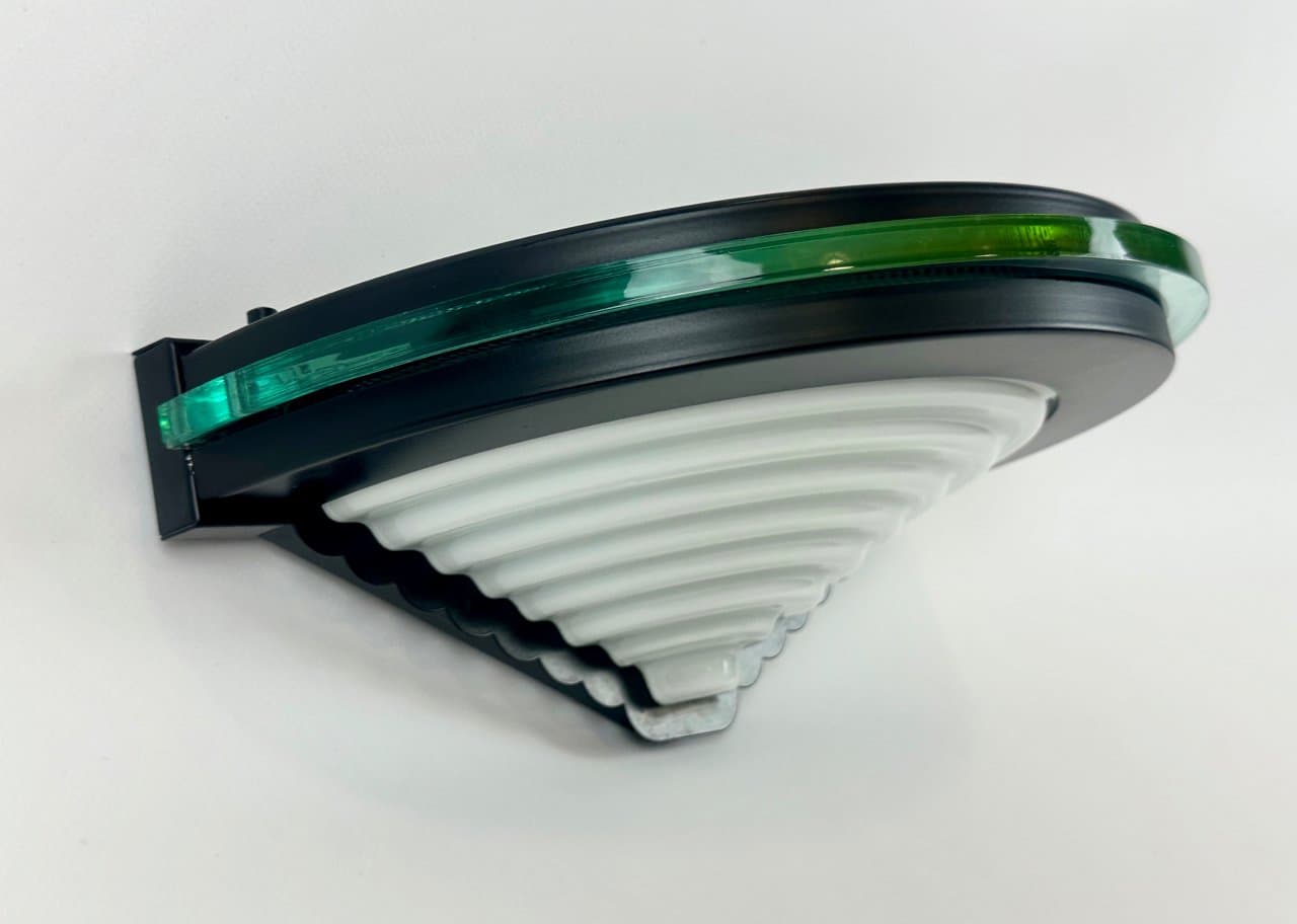 Kinkiet Cister, postmodernizm, metal czarny, akryl biały i zielony, Ikea, Szwecja, lata 80. - 150264