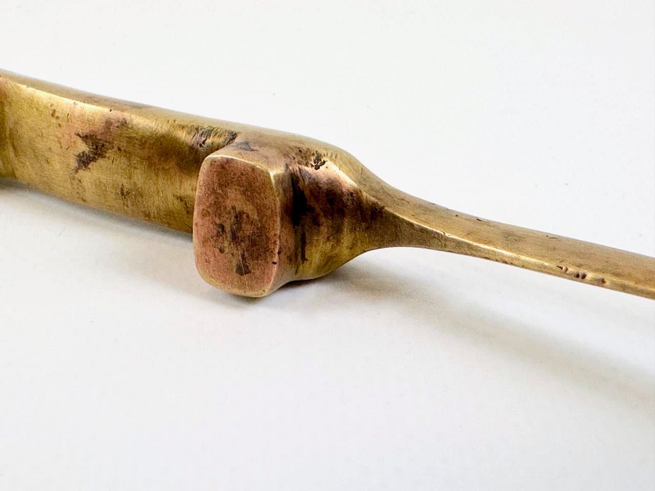 Otwieracz do listów jamnik, złoty, mosiądz, proj. W. Bosse, Austria, lata 60. - 150315