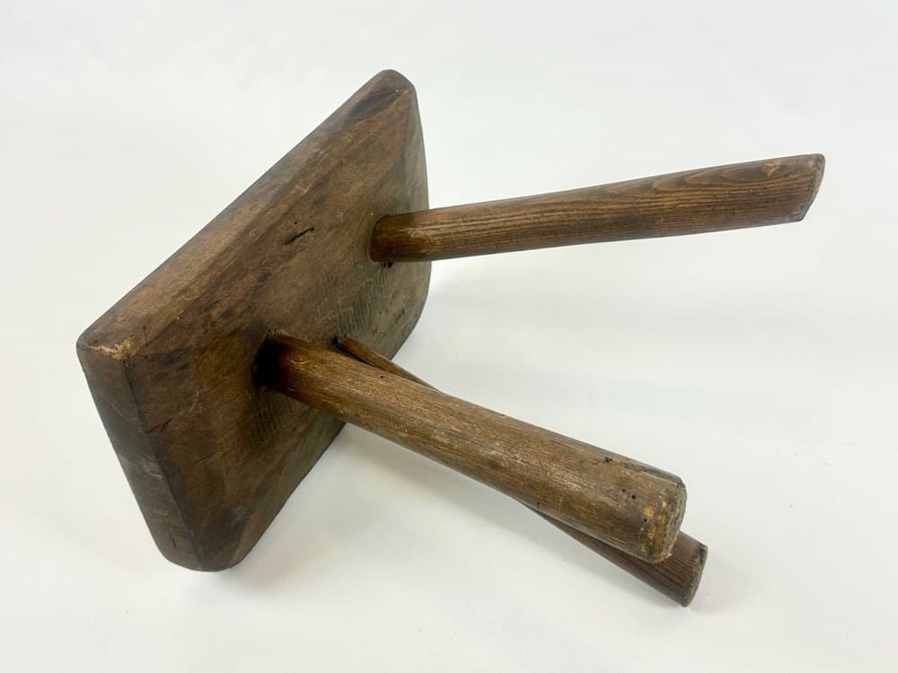 Milking stool, rustic, dark brown, beech oak, Europe, 19th c. - 150351