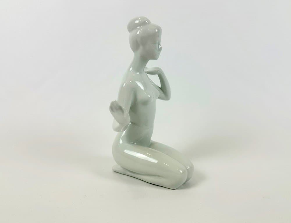 Figurine Woman, white porcelain, by J. Černoch, Royal Dux Bohemia, Czech Republic, 1960s. - 150356