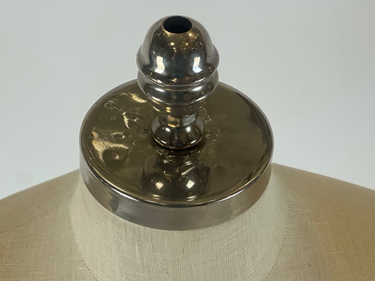 Manekin krawiecki mid-century, len beżowy, metal, plastik, Szwecja, lata 60. - 150365