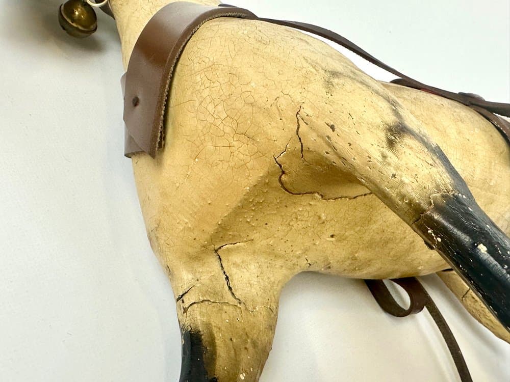 Horse figurine on wheels, beige wood, early 20th c. - 150788