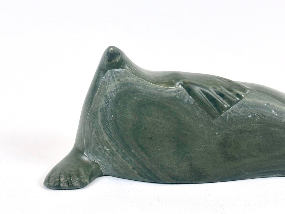 Rzeźba foki, mydłowiec srebrny, art. S. Meeko Nastapoka, Kanada, lata 50. - 151112