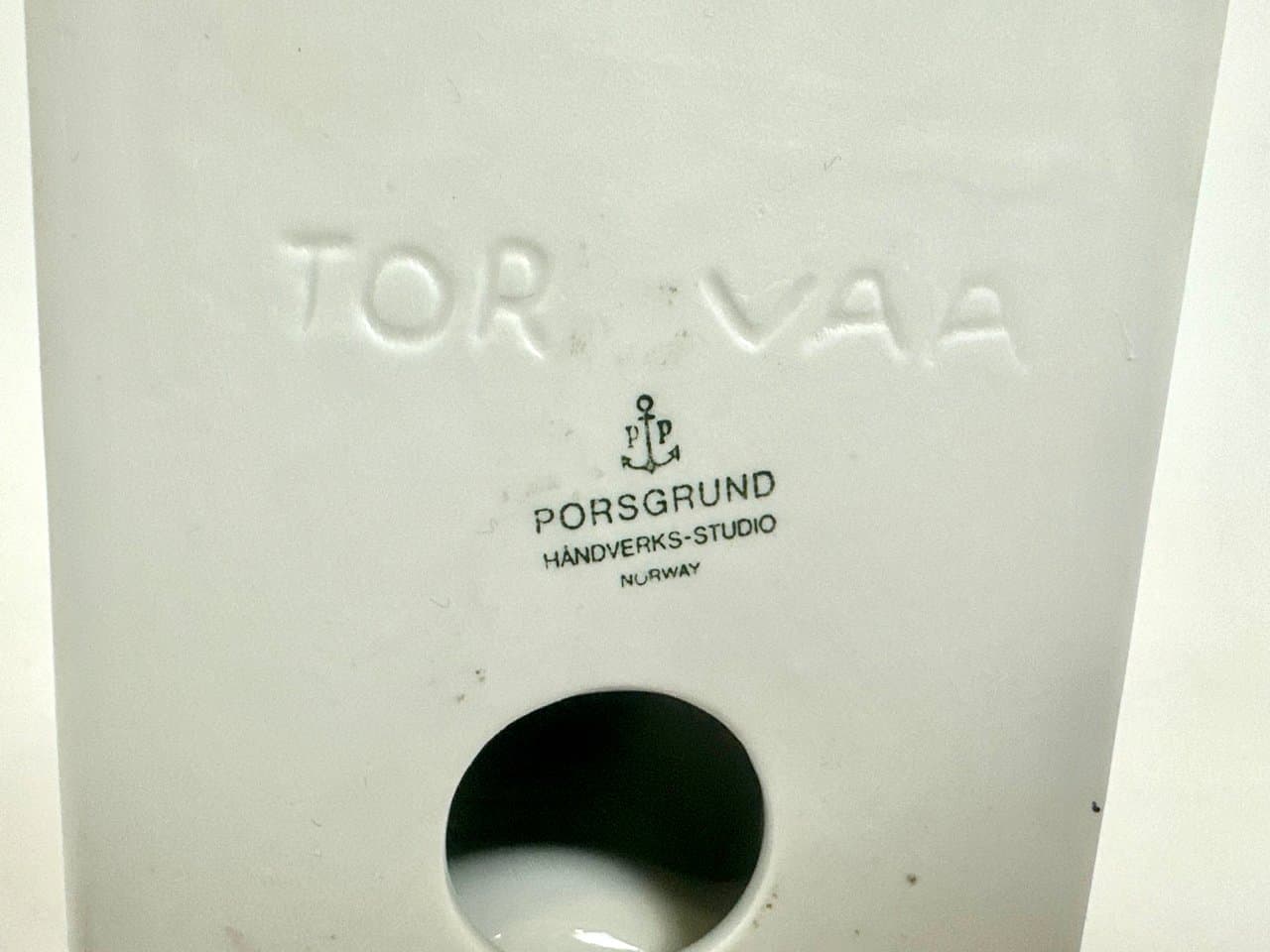 Figurka gronostaja, biały, porcelana, proj. T. Vaa, Porsgrund, Norwegia, lata 60. - 151142