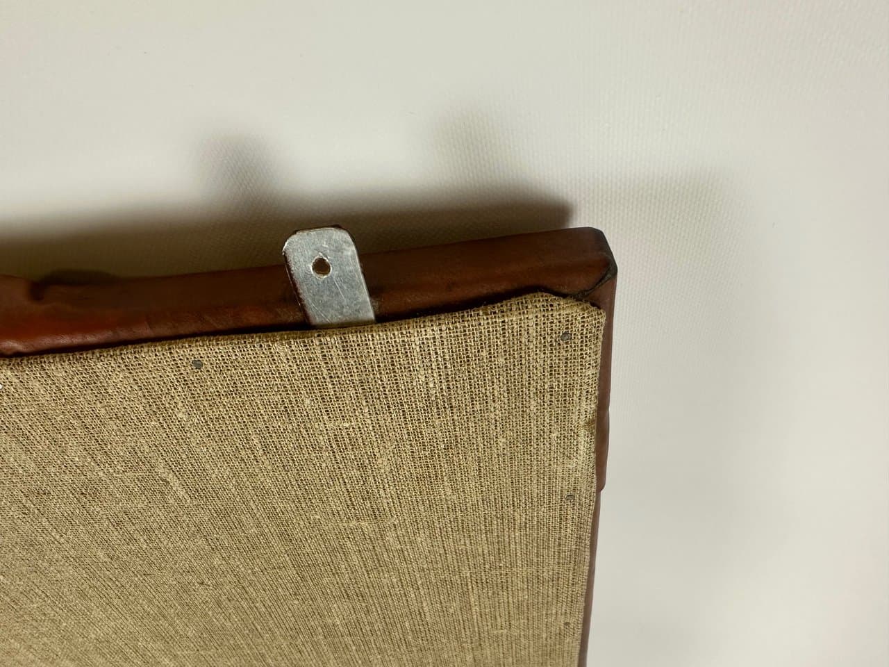 Lustro, Brutalizm, skóra jasnobrązowa, szkło, drewno, Polska, lata 70. - 151237