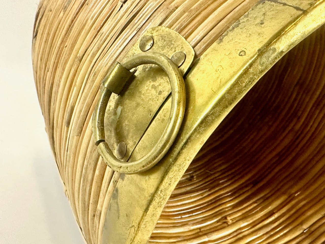 Basket mid-century, beige bamboo, brass, Italy, 1950s - 151283