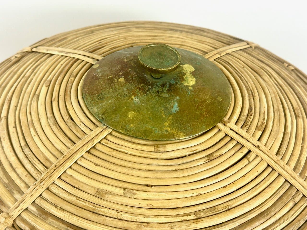 Basket mid-century, beige bamboo, brass, Italy, 1950s - 151282