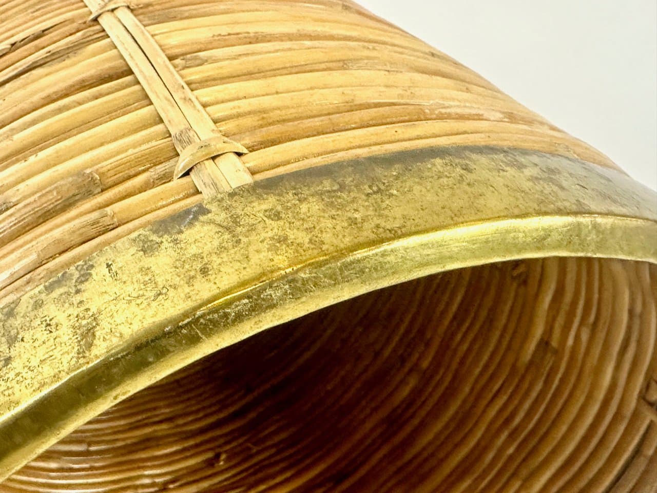 Basket mid-century, beige bamboo, brass, Italy, 1950s - 151284