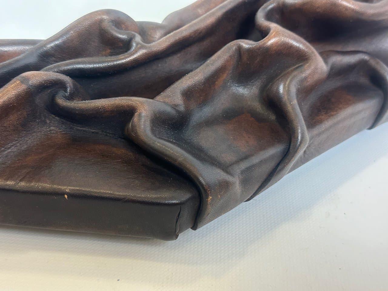 Lustro brutalistyczne, skóra brązowa, szkło, drewno, Polska, lata 70. - 151337