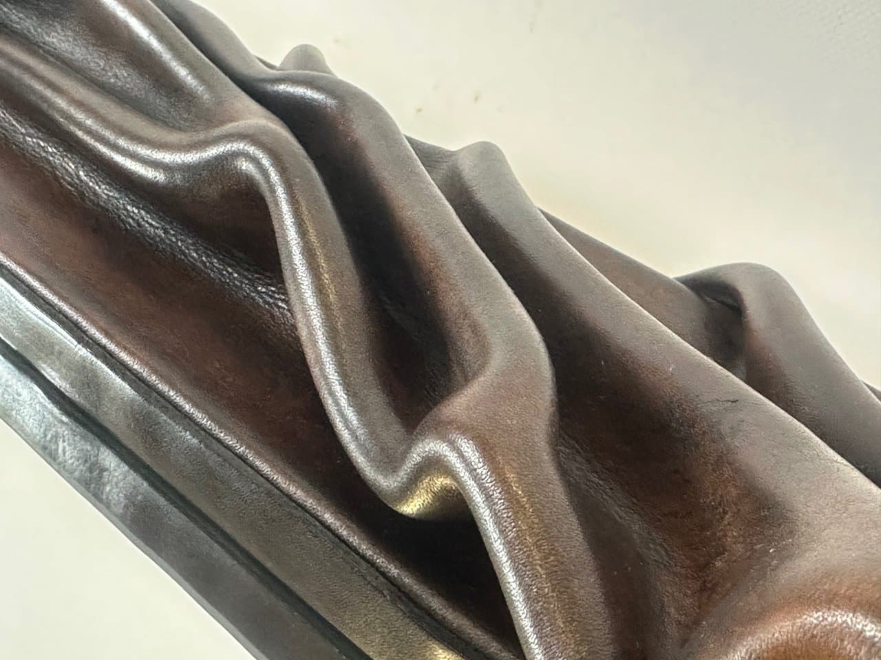 Lustro brutalistyczne, skóra brązowa, szkło, drewno, Polska, lata 70. - 151329