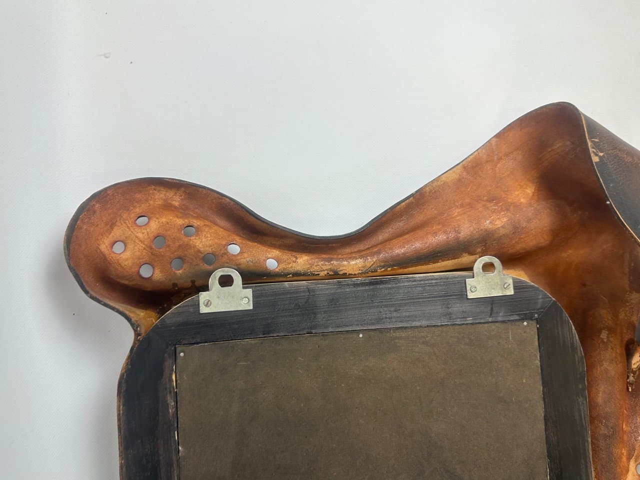 Lustro brutalistyczne, skóra brązowa dark, drewno, szkło, Polska, lata 70. - 151636