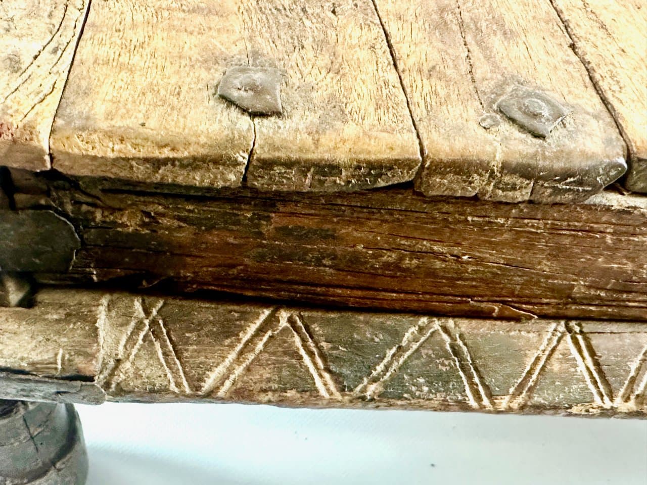 Coffee table, brown wood steel, India, 19th c. - 151997