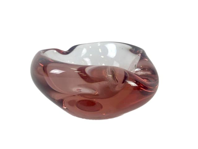 Popielniczka artystyczna, fuksja transparentna, szkło, proj. J. Hospodka, Czechy, lata 60. - WYMIARY