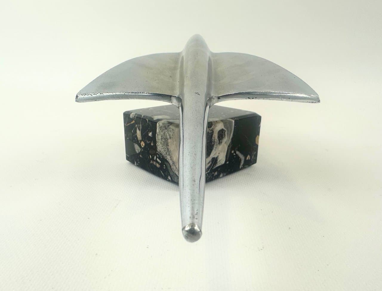 Maskotka samochodowa Art déco Simca Ariane, srebrny, mosiądz niklowany, marmur czarny, Francja, lata 60. - 152371