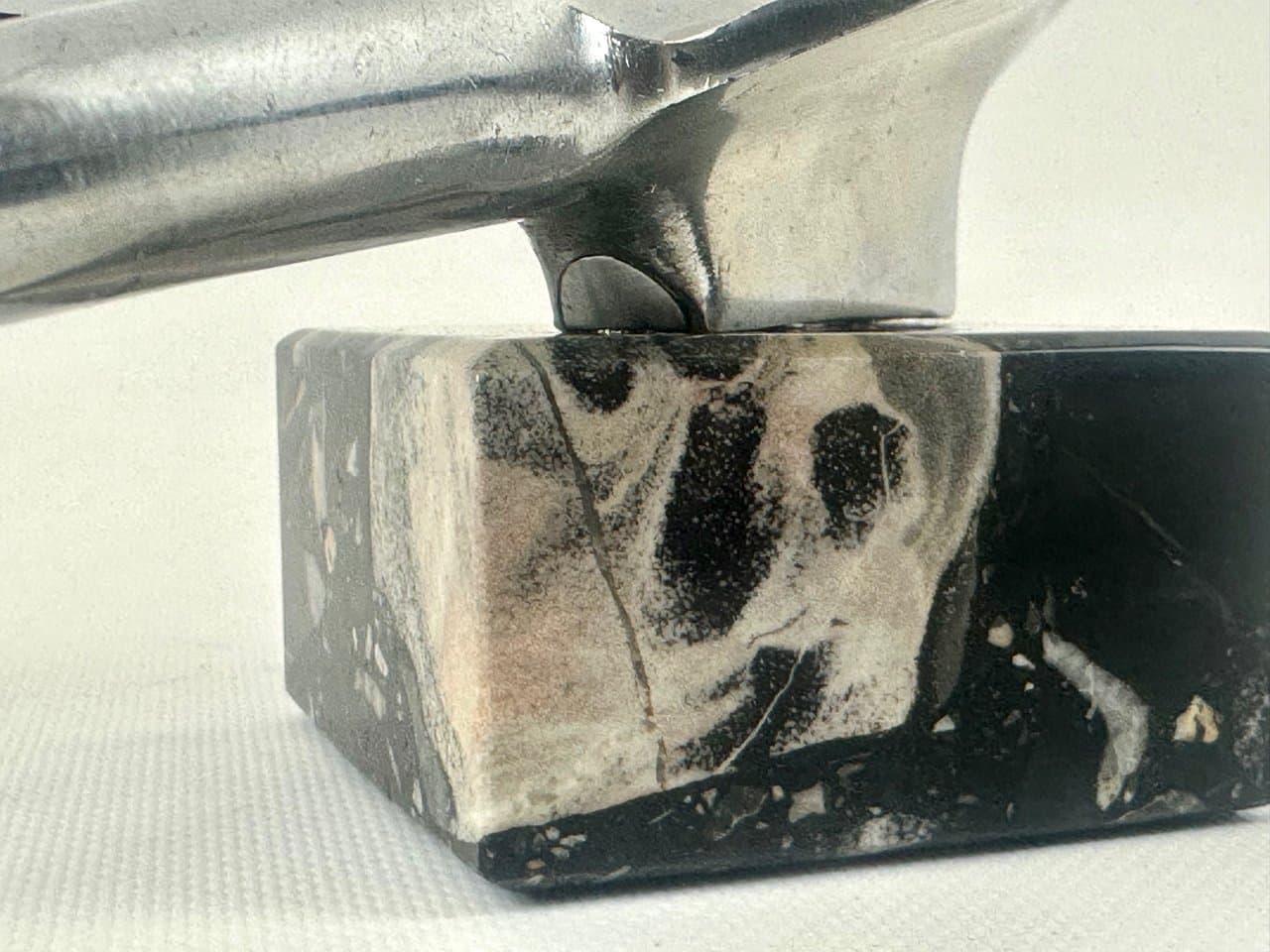 Maskotka samochodowa Art déco Simca Ariane, srebrny, mosiądz niklowany, marmur czarny, Francja, lata 60. - 152376