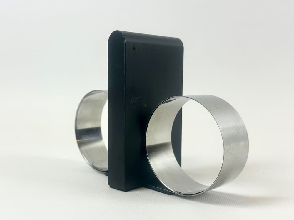 Podpórka do książek, czarny plastik, stal, proj. A. Mikkelsen, Georg Jensen, Dania, lata 90. - 152526