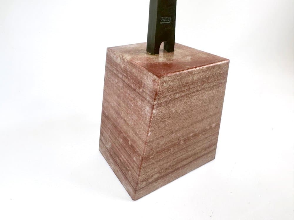 Krzyż pamiątkowy, brąz ciemnobrązowy, marmur ciemnobrązowy, Niemcy, lata 60. - 152533