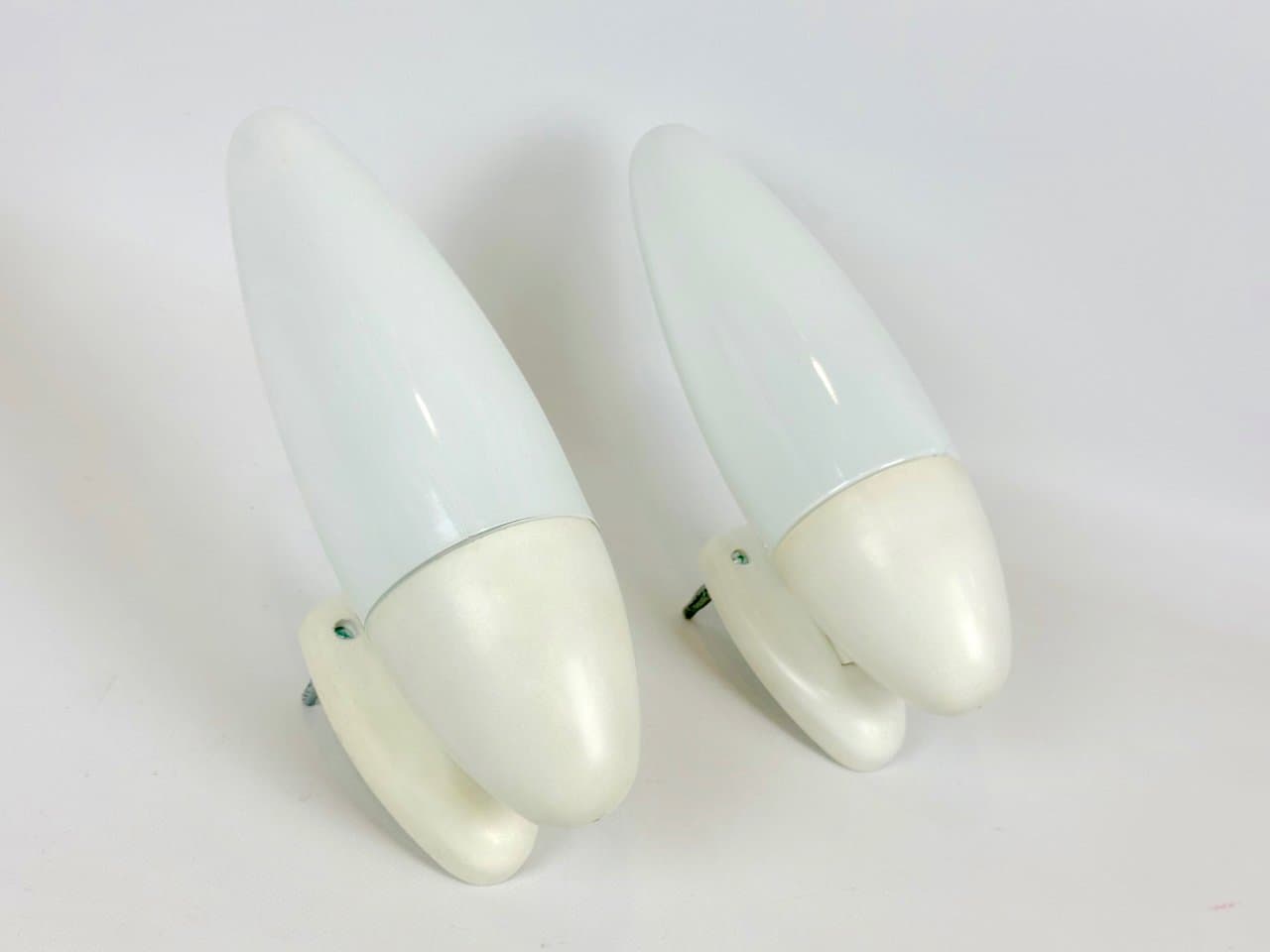 Para kinkietów ściennych Bauhaus Model 13702, kość słoniowa, bakelit, Czechosłowacja, lata 40. - 152564