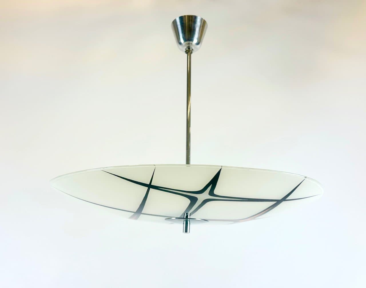 Lampa wisząca, mlecznobiałe szkło, aluminium srebrny, Czechy, lata 60. - 152579