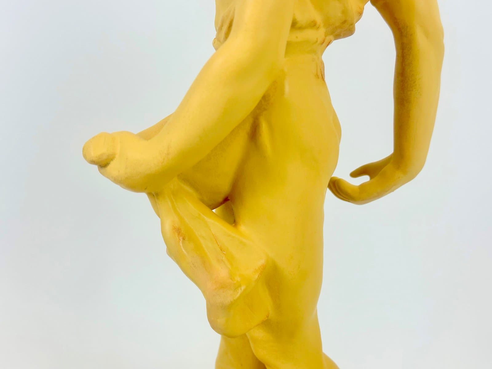 Figurka Siewca, żółty, ceramika, Czechosłowacja, lata 40. - 152845