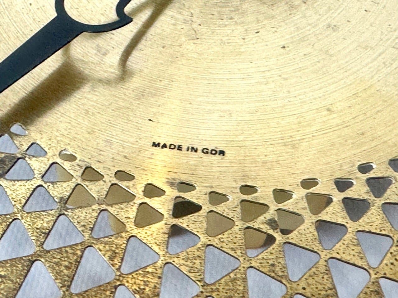 Zegar ścienny, czarny złoty, mosiądz stal, Niemcy, lata 60. - 153084