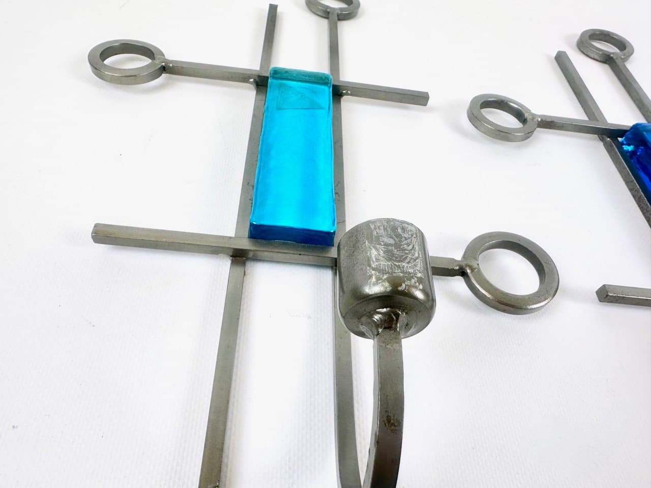 Para świeczników ściennych, modernistyczna, szkło niebieskie, żelazo srebrnoszare, Dania, lata 70. - 153180