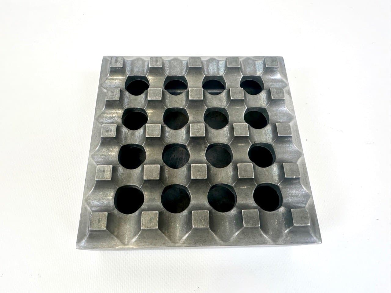 Popielniczka Ultima 15, srebrny, aluminium, proj. H. Bäckström, B. Ljungberg, Dania, lata 60. - 153313