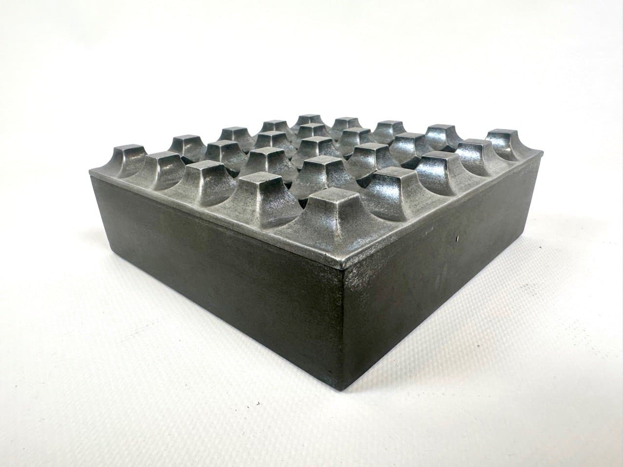 Popielniczka Ultima 15, srebrny, aluminium, proj. H. Bäckström, B. Ljungberg, Dania, lata 60. - 153315